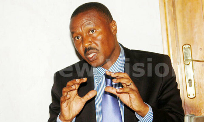 Gen. Muntu apologises to Amuriat Gen. Muntu apologises to Amuriat