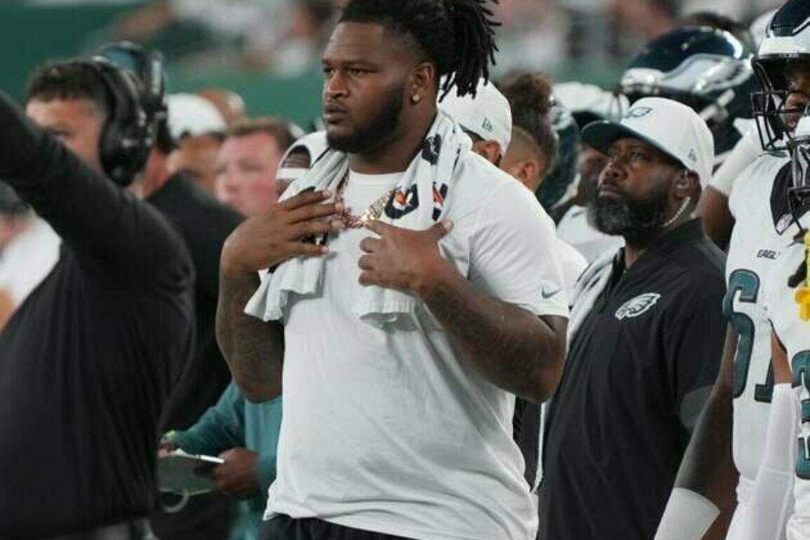 Eagles DT Jalen Carter ejected for spitting on Dak Prescott at start of game