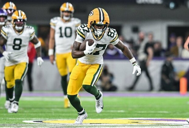 Packers WR Romeo Doubs (head) leaves wild-card game vs. Eagles