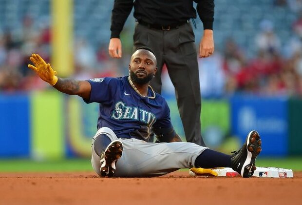 Mariners defeat Cardinals to extend win streak