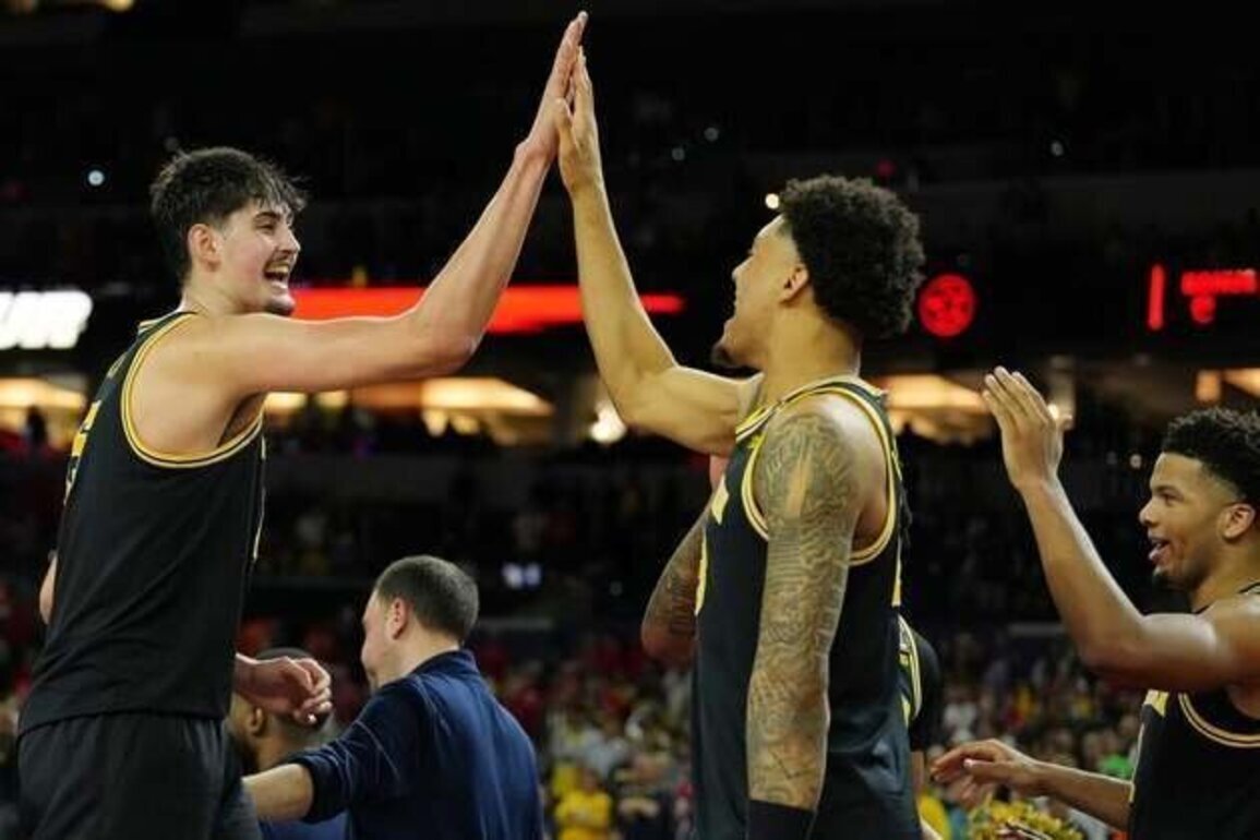 Michigan heavy favorite to complete dominant title run vs. UConn