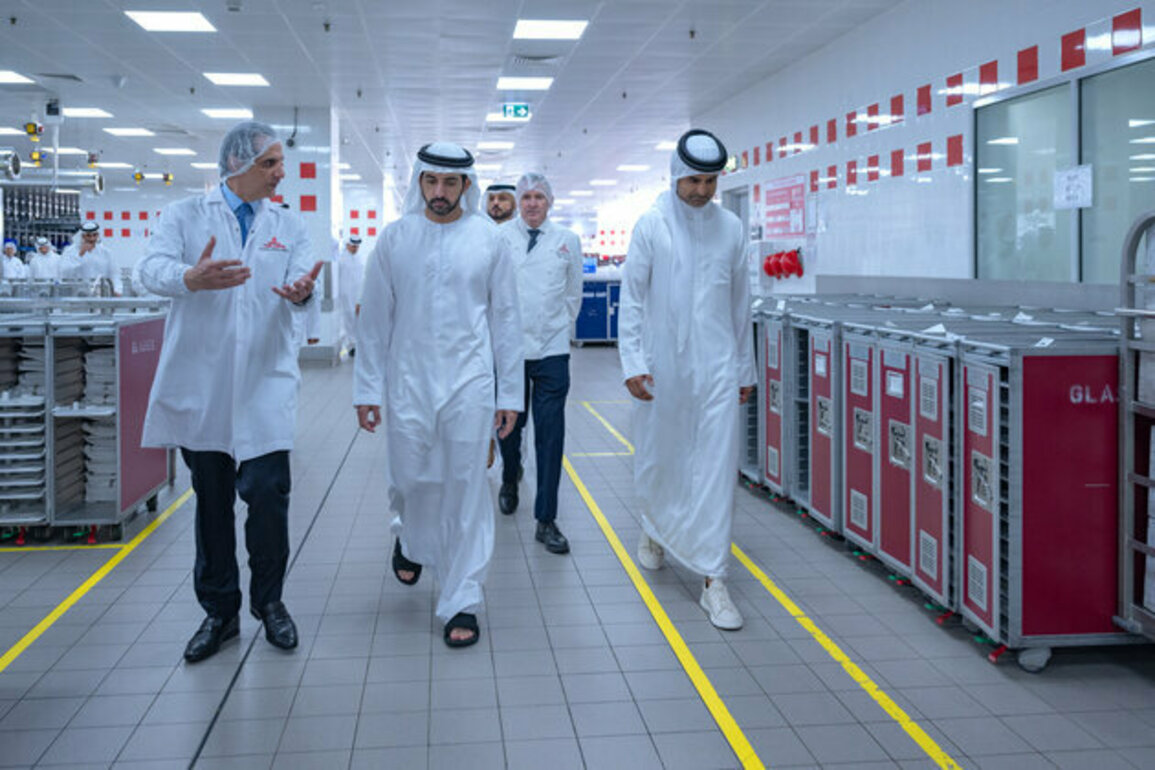 Hamdan bin Mohammed visits Emirates Flight Catering, commends its role in advancing Dubai's aviation ecosystem