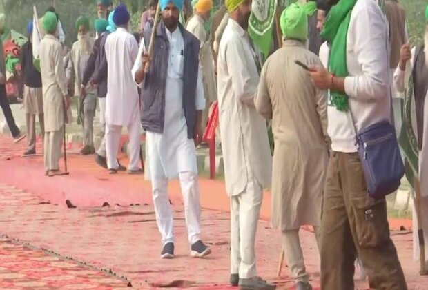 Farmers watch movie at Mohali-Chandigarh border amid 3-day protest