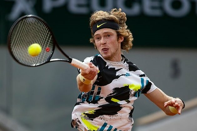 Andrey Rublev digs deep to reach Halle semi-finals
