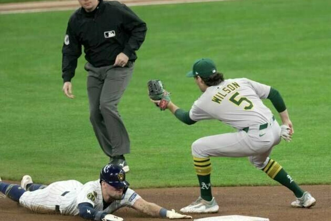 Brewers swipe team-record nine bases to spark blowout of A's