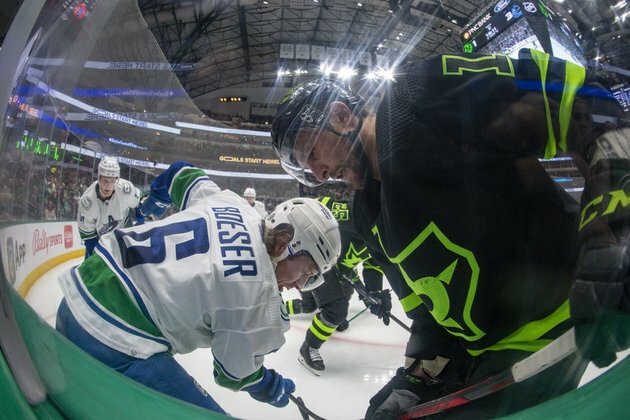 Canucks stifle Stars, sweep season series with 3-1 win