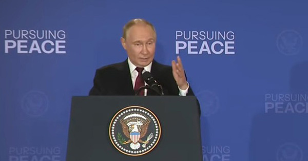 After Alaska meeting, Putin lauds Trump's efforts, says