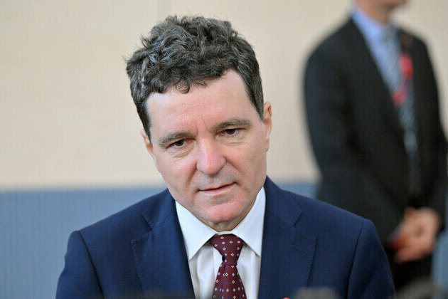 NATO states leader booed for support of Kiev 