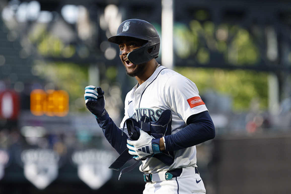 Seattle Mariners' Rodrguez in lineup despite injury scare