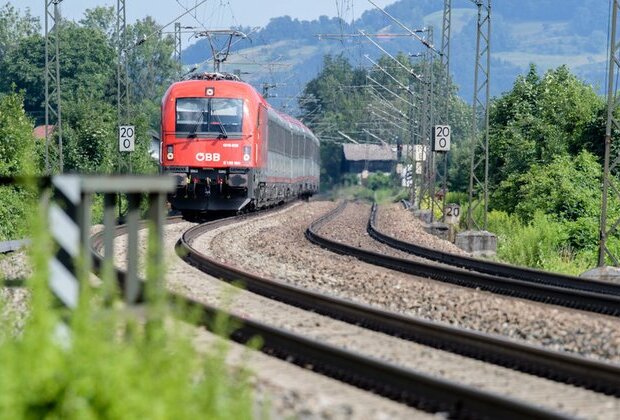 Hitler speeches played on Austrian train