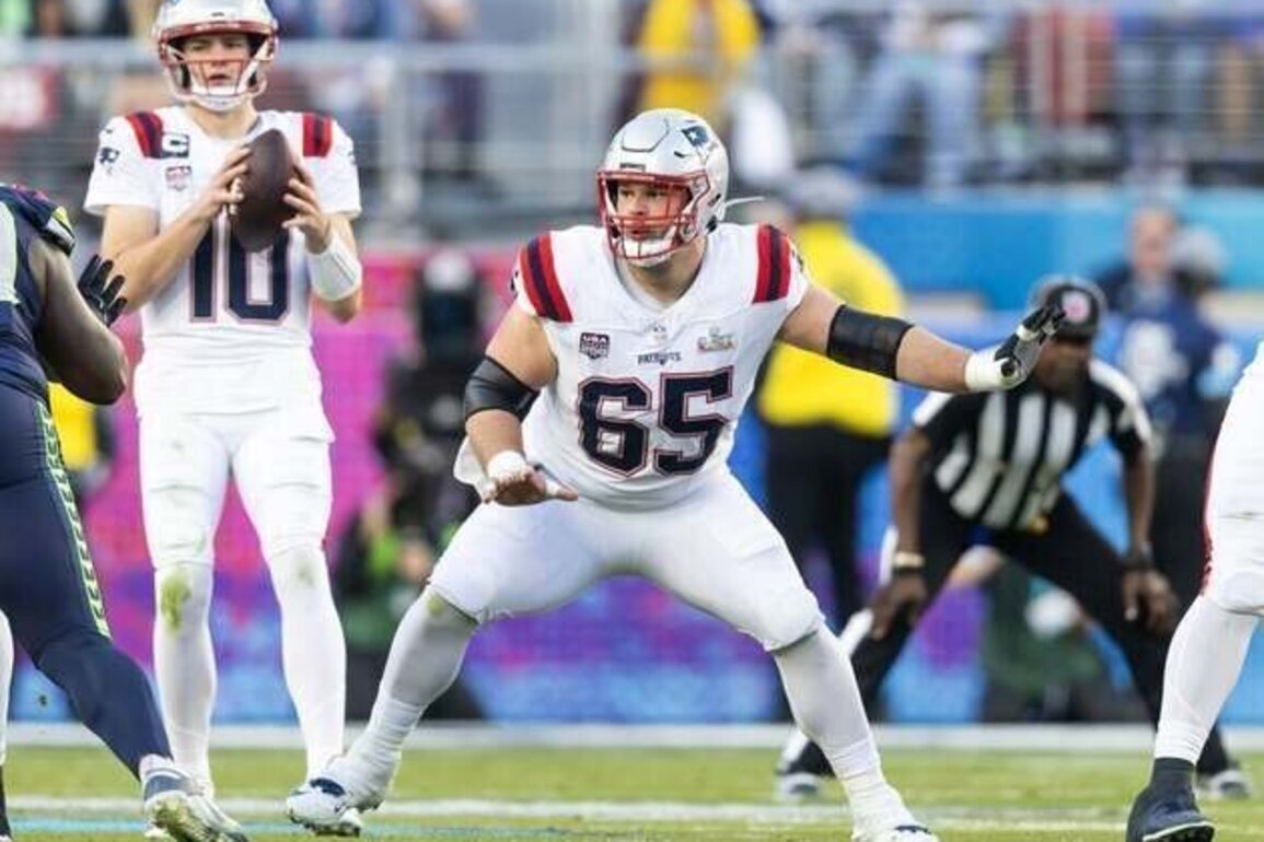 Reports: Bears acquire C Garrett Bradbury in trade with Patriots