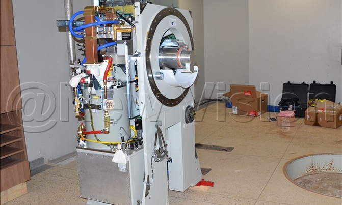 Installation of sophisticated cancer machine starts at UCI Installation of sophisticated cancer machine starts at UCI