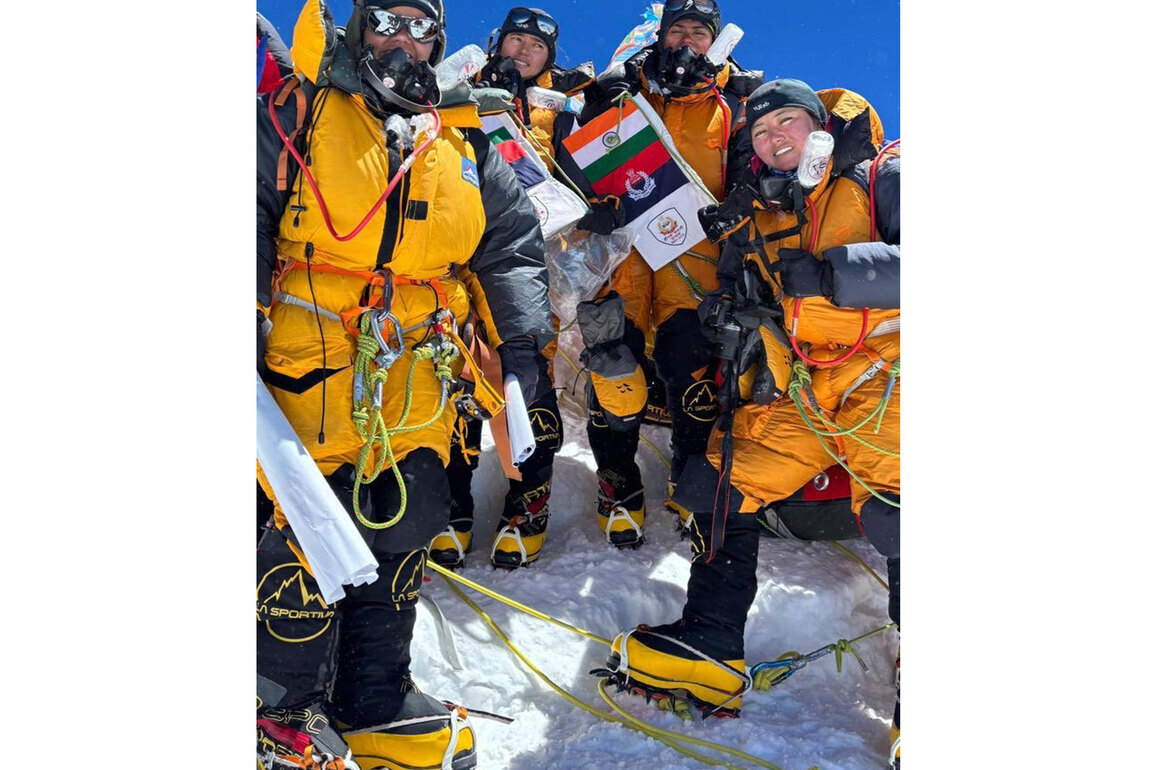 "Nari Shakti proves BSF's invincible might": Amit Shah congratulates BSF women's team for climbing Mount Everest