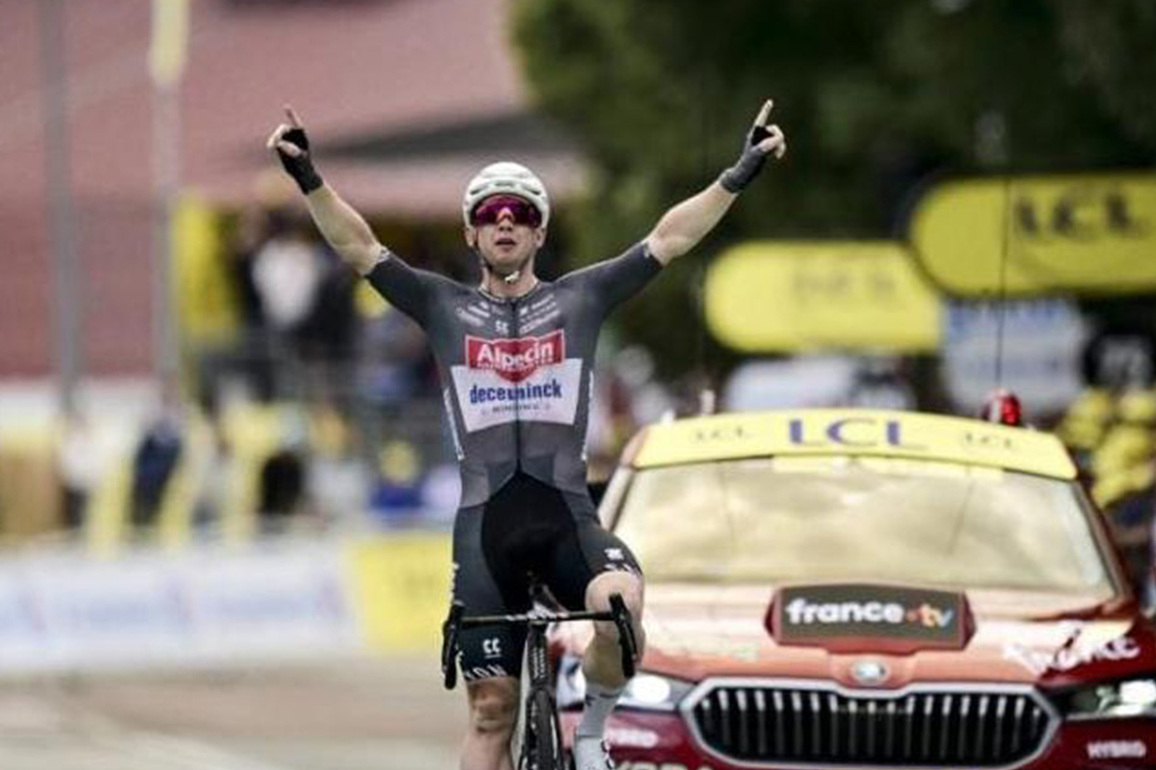 Tour de France: Mayhem on Stage 20 as emotional Kaden Groves completes Grand Tour set, Tadej Pogacar closes on fourth title