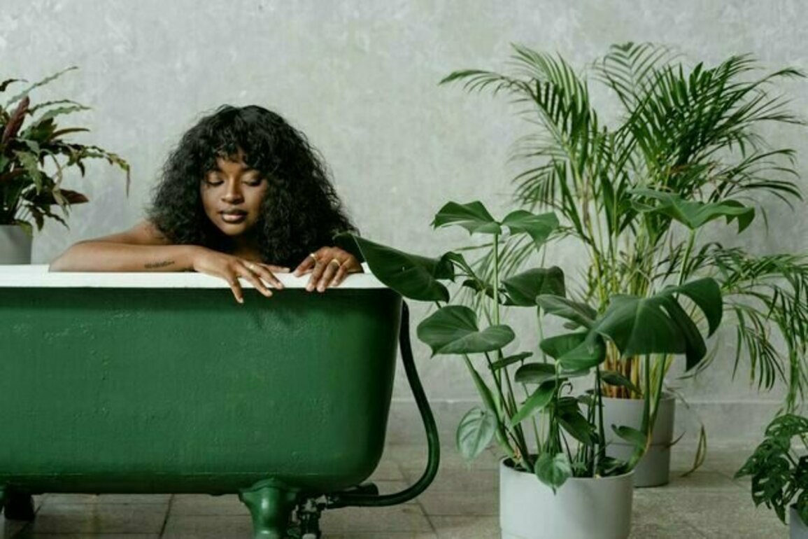 What actually happens to my skin when I have a really, really hot shower or bath?