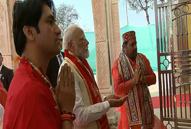 Madhya Pradesh: PM Modi prays at Bhageshwar Dham temple