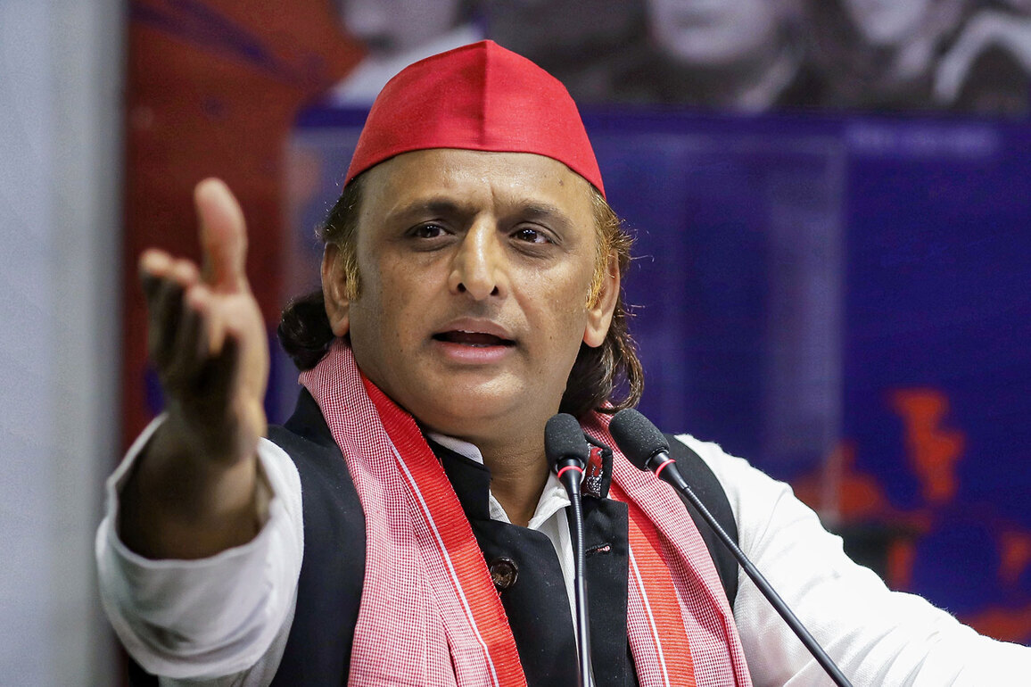 "Chit from Delhi arrived?": Akhilesh gives air to UP cabinet expansion rumours, seeks women's representation