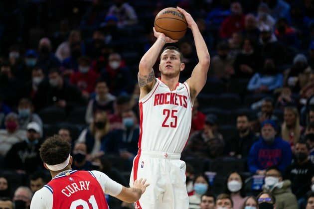 Rockets look to cap strong trip with win over Warriors