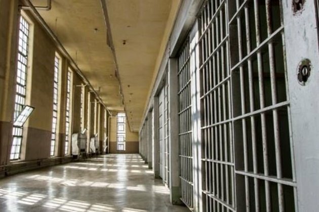 Hunt on for 13 prisoners who broke out of police holding cells