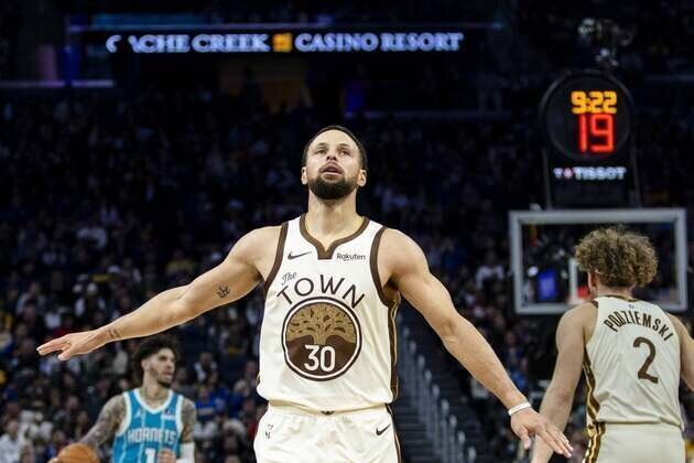 Eight Warriors score at least 10 points in win over Hornets