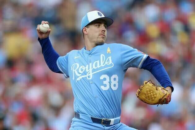 Royals place RHP Ryan Bergert, OF Kyle Isbel on injured list