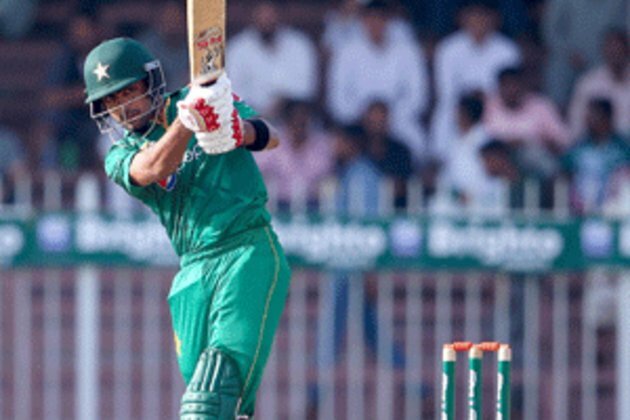 Pakistan crush Sri Lanka in 2nd ODI to take series lead