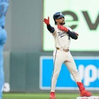Twins bats come alive late to take down Jays in series opener