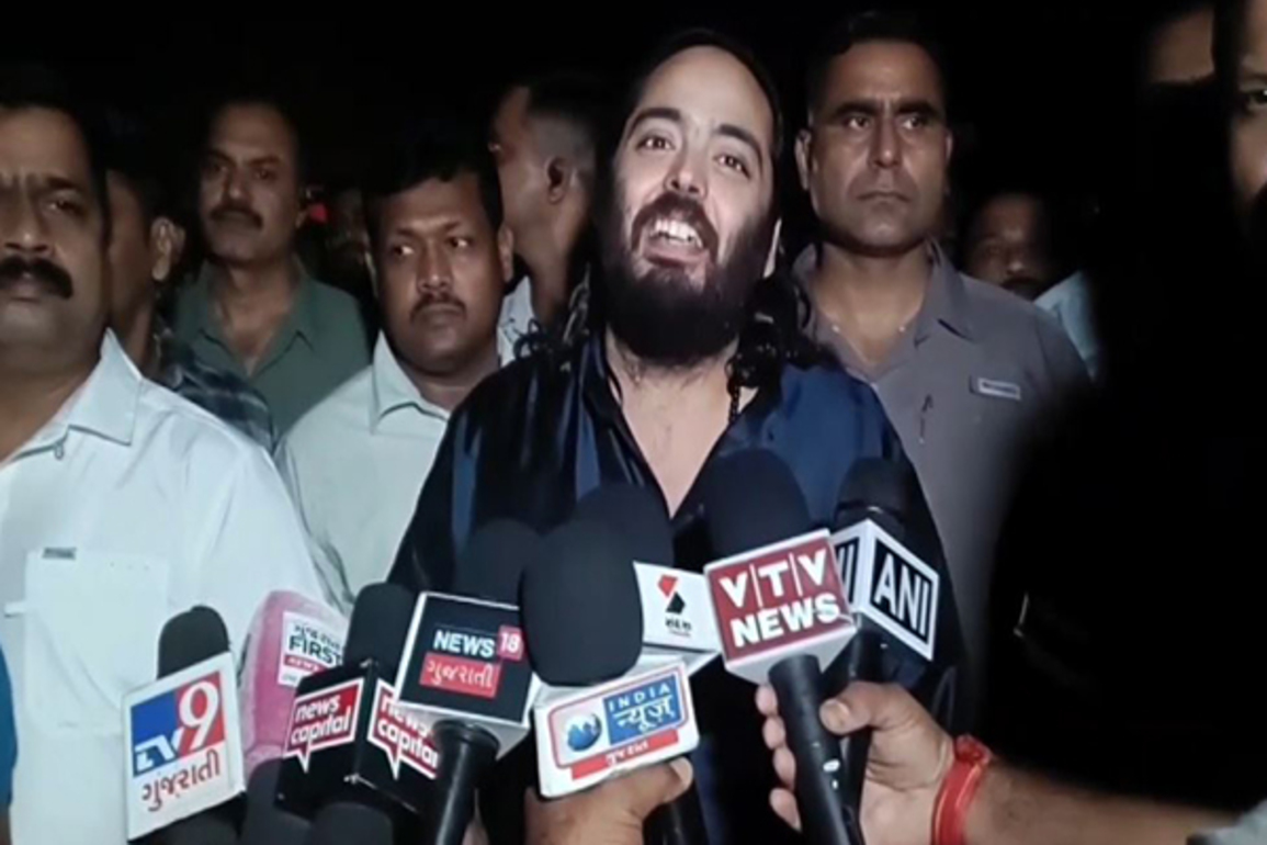 Anant Ambani undertakes a 'padyatra' from Jamnagar to Dwarka to celebrate his 30th birthday