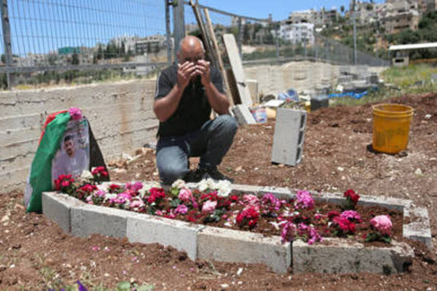 Palestinian family mourns son killed crossing into Israel to find work (RT Reports)