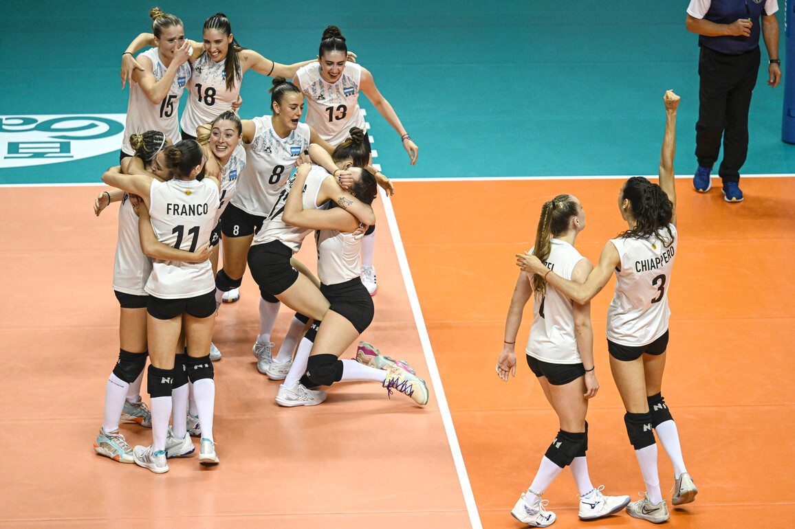 (SP)INDONESIA-SURABAYA-VOLLEYBALL-WOMEN'S-U21-WORLD CHAMPIONSHIP-ROUND OF 16-ARGENTINA VS THE CZECH REPUBLIC