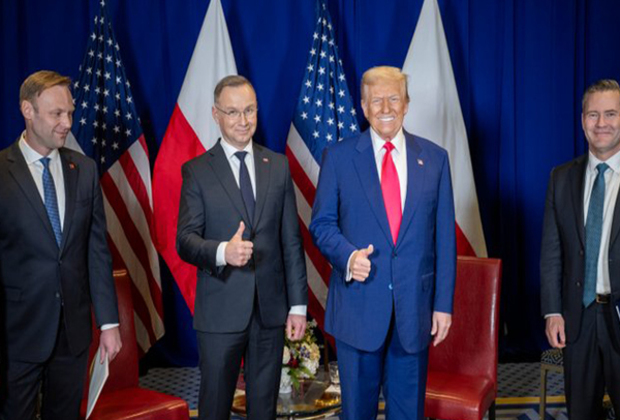 Trump meets Polish President Duda, commends increase in defence budget