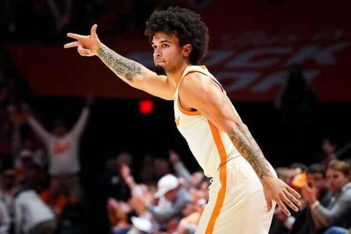 Top 25 roundup: No. 20 Tennessee beats No. 11 Louisville to snap skid