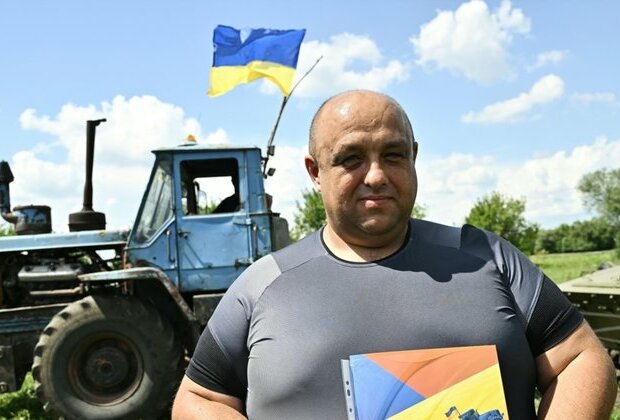 Ukraine Celebrates Its Tank-Towing Farmers