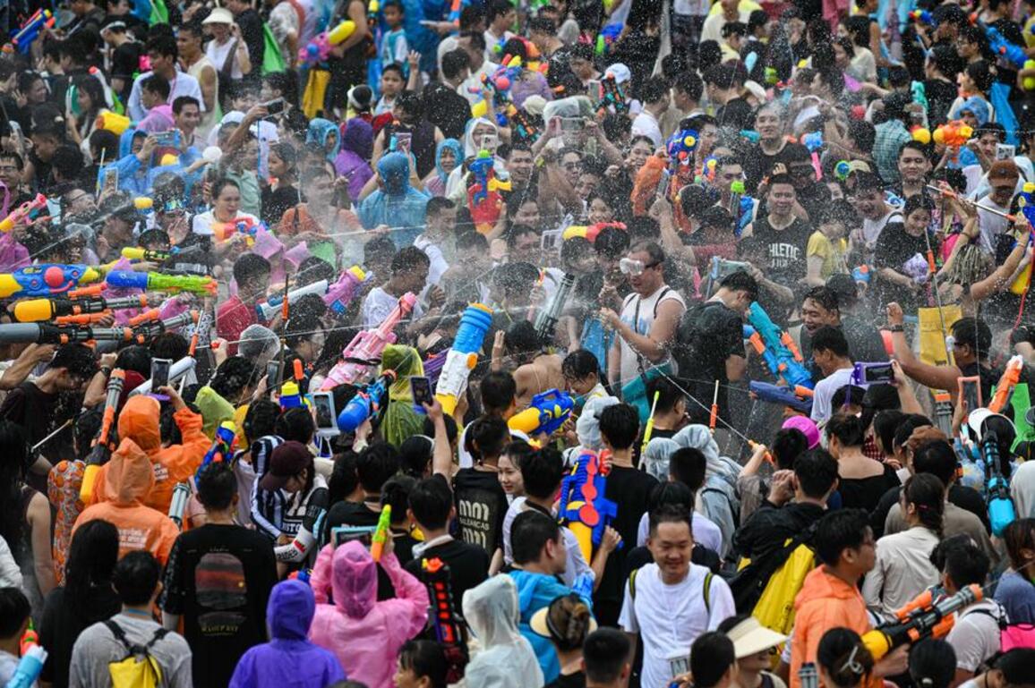 HainanOutlook | Enjoy a water festival on Chinese Valentine's Day in S China's Hainan