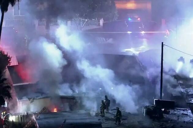 Multiple homes burn, 1 dead in Pacoima fireworks explosion