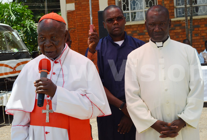  mmanuel ardinal r amala delivers his speech right is r chiles iwanuka the parish priest of ansanga