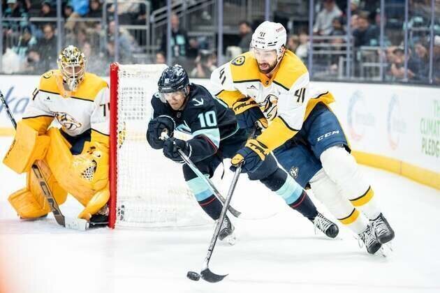 Predators in hot playoff pursuit against hapless Canucks