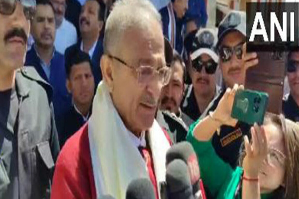 Kavinder Gupta takes oath as Ladakh LG; promises to work unitedly on development