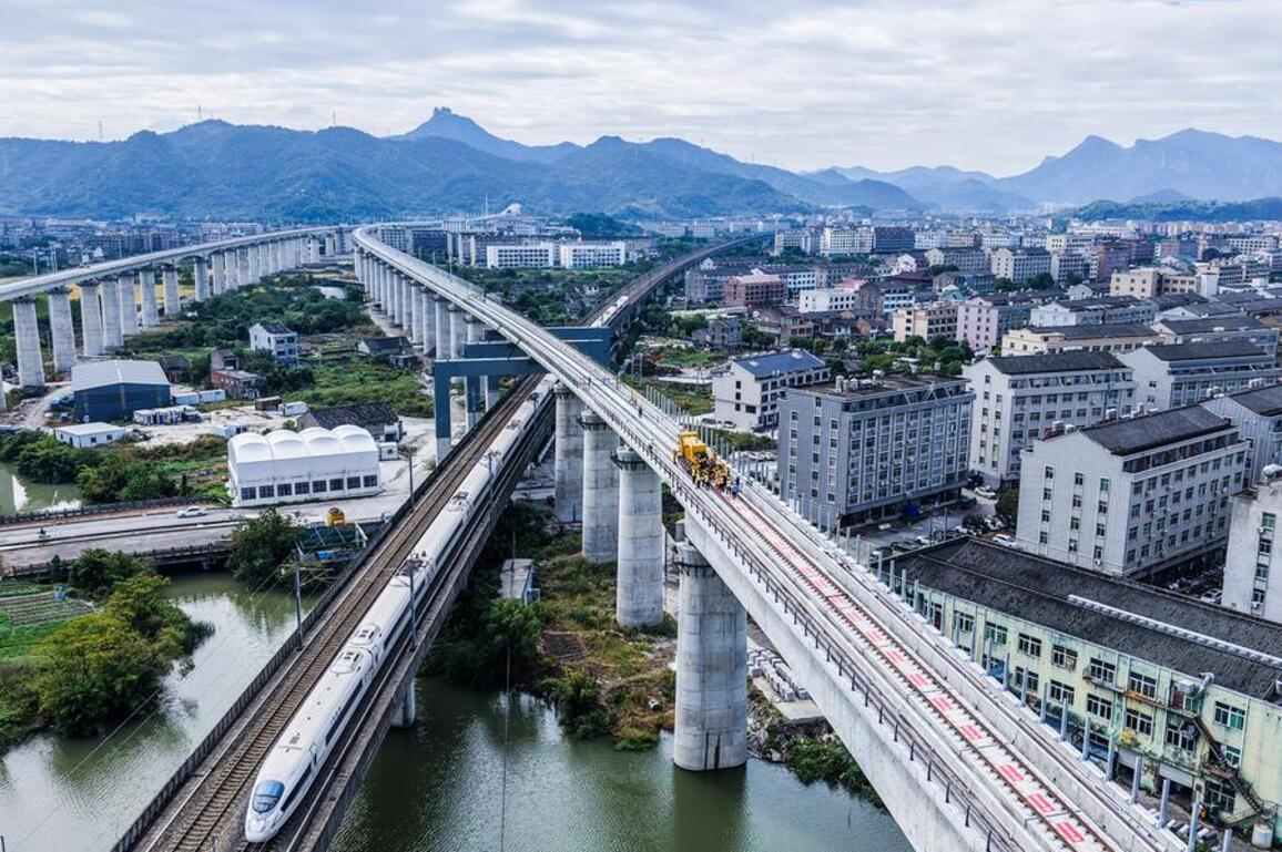 Update: China's fixed-asset investment down 1.7 pct in first 10 months