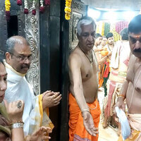 Union Minister Dharmendra Pradhan, Umesh Yadav attend 'Bhasma Aarti' at Ujjain's Mahakaleshwar Temple