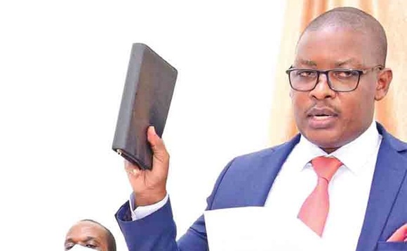 Brian Kanyesigye eyalondeddwa okukulira ekibiina kya bawannyondo ba kkooti ng’alayira. Brian Kanyesigye eyalondeddwa okukulira ekibiina kya bawannyondo ba kkooti ng’alayira.