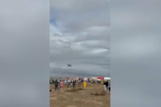 Pilot dies in air show plane crash (VIDEO)