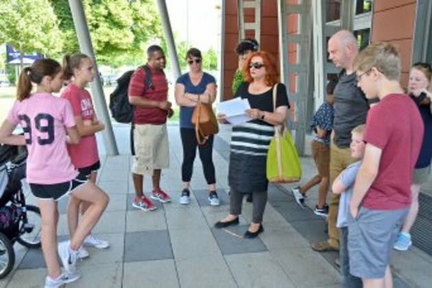 ACS program welcomes spouses to Wiesbaden
