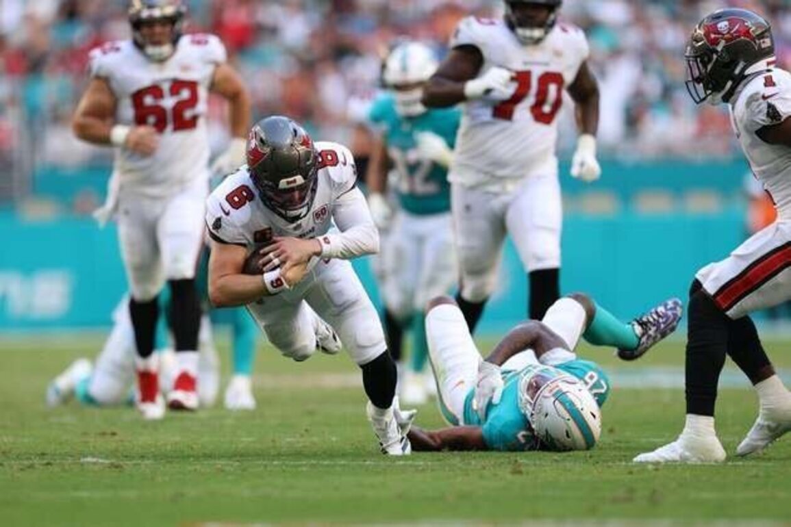 Bucs denote QB Baker Mayfield limited on estimated practice report