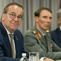 German defense minister wants to arm Kiev quickly and quietly