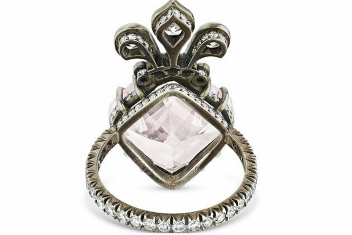 A pink diamond just sold for over US$ 14 million - no wonder, when you look at the mysteries behind their chemistry