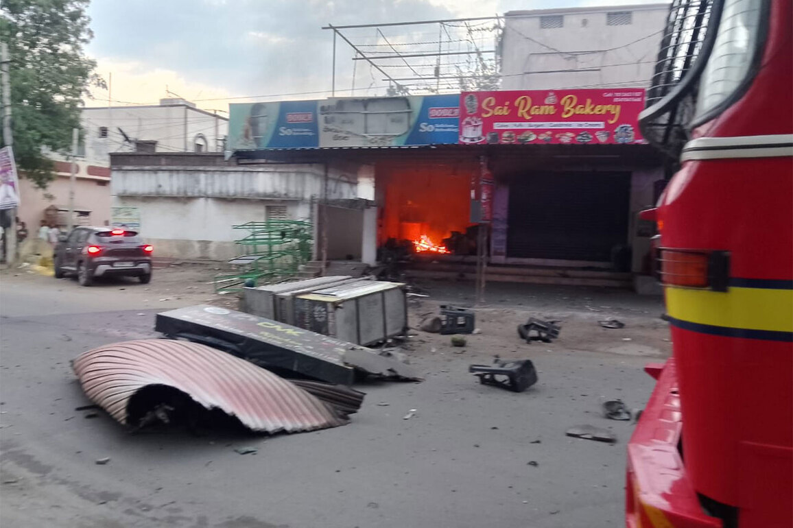 Gas cylinder explosion at Hyderabad fast-food outlet leaves one injured