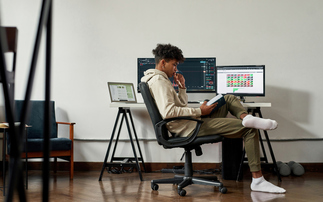 Younger Brits turning to investing and ETFs rather than savings