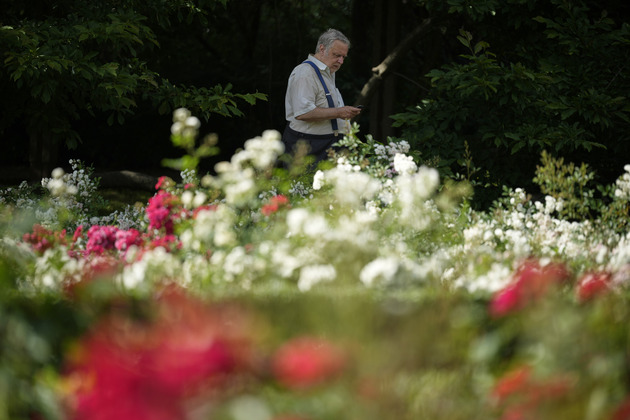 POLAND-WARSAW-SKARYSZEWSKI PARK-ROSARY