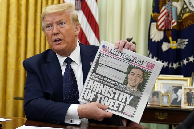 Trump Signs Order to Try to Tighten Social Media Controls